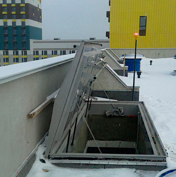 Люк для выхода на кровлю с амортизаторами 1200 (петли)*900 НЕБОСКРЁБ противопожарный Люк для выхода на кровлю с амортизаторами 1200 (петли)*900 НЕБОСКРЁБ противопожарный