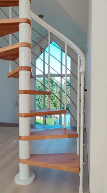 Винтовая лестница Montreal Style, диаметр 120 см, белый Винтовая лестница Montreal Style, диаметр 120 см, белый